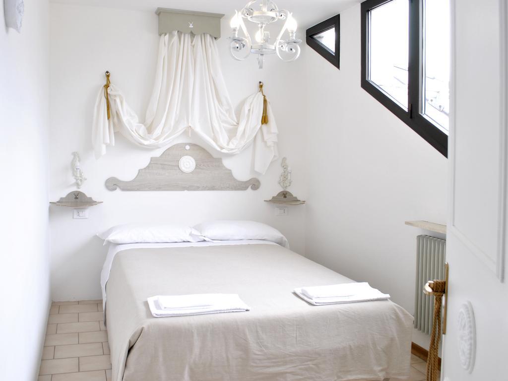 Appartamenti Le Mongolfiere Malè Chambre photo